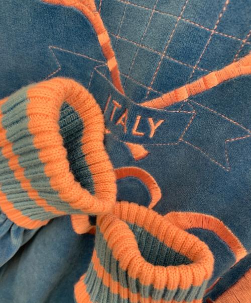 GUCCI（グッチ）GUCCI (グッチ) テニスロゴモチーフ刺繍ベロアスウェットプルオーバー ブルー×ピンク サイズ:XSの古着・服飾アイテム