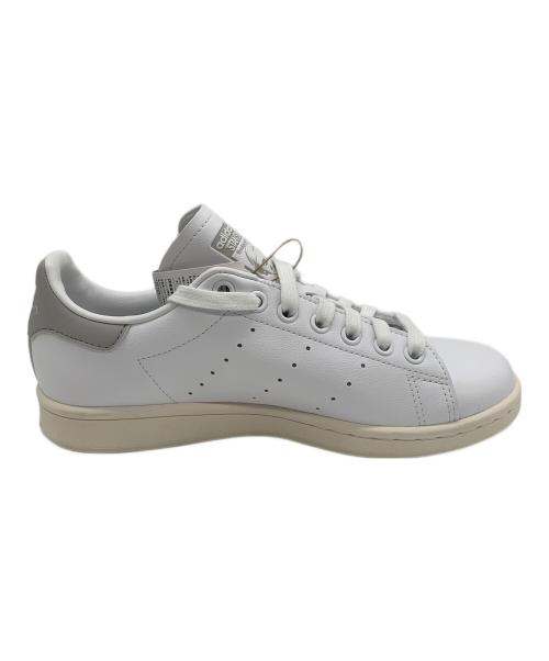 adidas（アディダス）adidas (アディダス) スニーカー ホワイト×グレー サイズ:23.5の古着・服飾アイテム