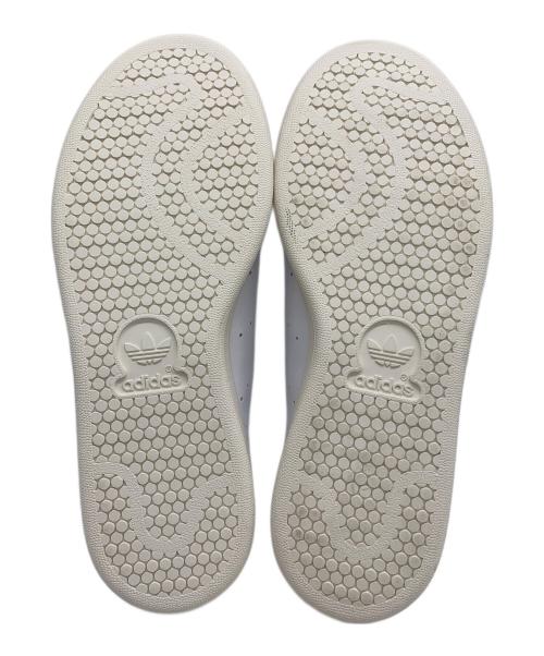 adidas（アディダス）adidas (アディダス) スニーカー ホワイト×グレー サイズ:23.5の古着・服飾アイテム