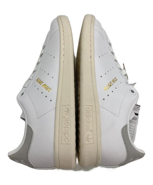 adidas（アディダス）adidas (アディダス) スニーカー ホワイト×グレー サイズ:23.5の古着・服飾アイテム