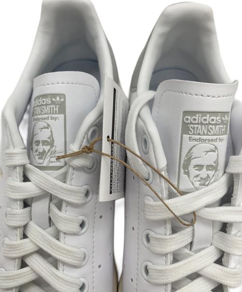 adidas（アディダス）adidas (アディダス) スニーカー ホワイト×グレー サイズ:23.5の古着・服飾アイテム