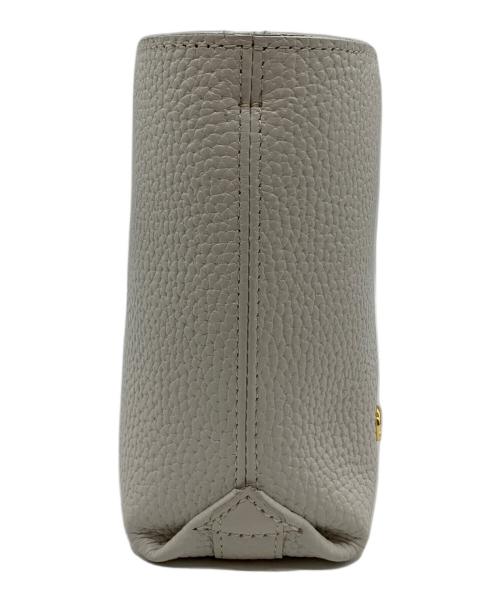 A.D.M.J.（エーディーエムジェイ）A.D.M.J. (エーディーエムジェイ) シュリンクレザーショルダーバッグ アイボリーの古着・服飾アイテム