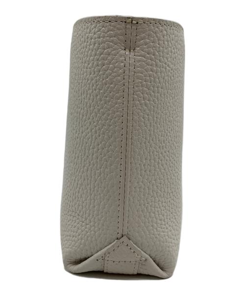 A.D.M.J.（エーディーエムジェイ）A.D.M.J. (エーディーエムジェイ) シュリンクレザーショルダーバッグ アイボリーの古着・服飾アイテム