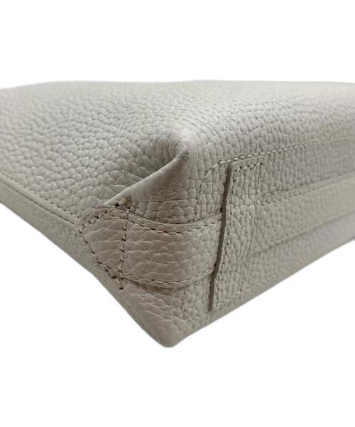 A.D.M.J.（エーディーエムジェイ）A.D.M.J. (エーディーエムジェイ) シュリンクレザーショルダーバッグ アイボリーの古着・服飾アイテム