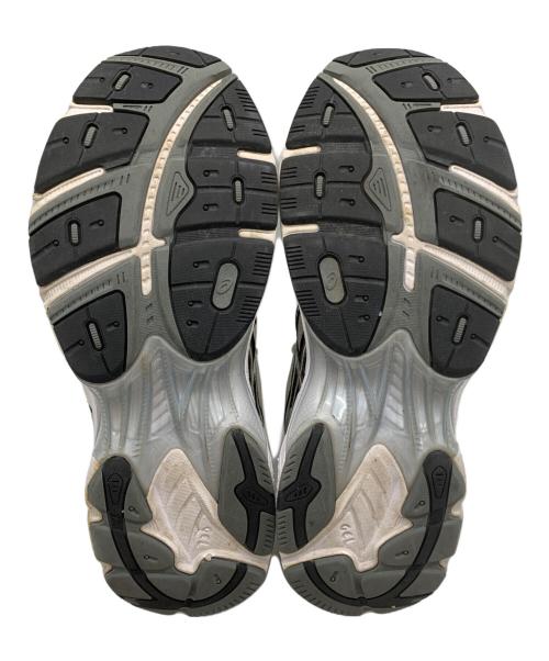 asics（アシックス）asics (アシックス) スニーカー ホワイト×シルバー×ゴールド サイズ:27.0の古着・服飾アイテム