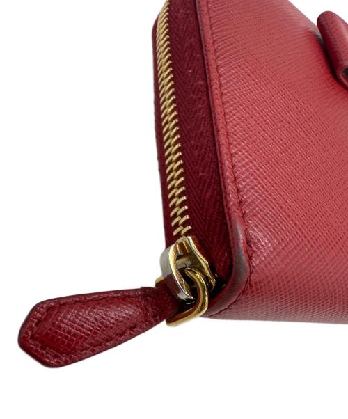 PRADA（プラダ）PRADA (プラダ) リボン付ラウンドファスナー長財布 サフィアーノ フィオッコ  レッドの古着・服飾アイテム