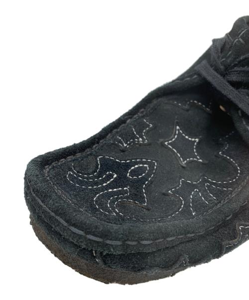 CLARKS ORIGINALS（クラークス オリジナルズ）CLARKS ORIGINALS (クラークス オリジナルズ) SUPREME (シュプリーム) ワラビーシューズ ブラック サイズ:26.5の古着・服飾アイテム