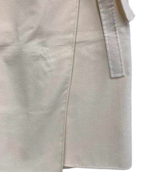 TOMORROW LAND（トゥモローランド）TOMORROW LAND (トゥモローランド) リサイクルスプリッタブル ベルテッドミディスカート アイボリー サイズ:36の古着・服飾アイテム