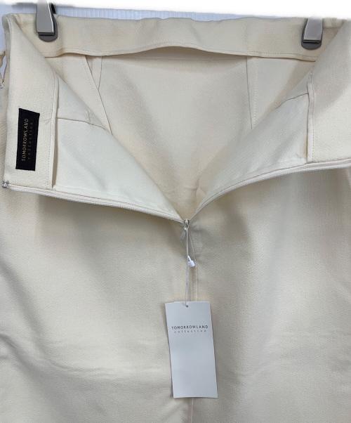 TOMORROW LAND（トゥモローランド）TOMORROW LAND (トゥモローランド) リサイクルスプリッタブル ベルテッドミディスカート アイボリー サイズ:36の古着・服飾アイテム