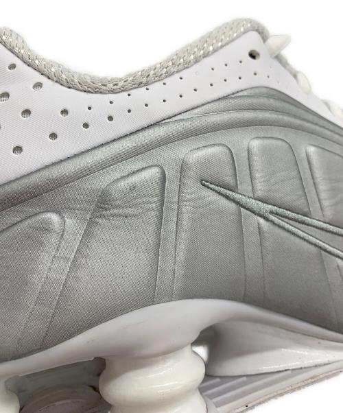 NIKE（ナイキ）NIKE (ナイキ) SHOX R4 ホワイト サイズ:25の古着・服飾アイテム