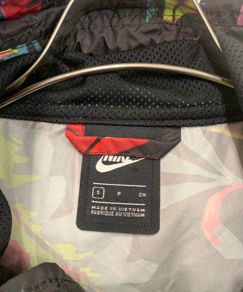 NIKE（ナイキ）NIKE (ナイキ) NSW AOP PARKA ブラック×レッド サイズ:Sの古着・服飾アイテム