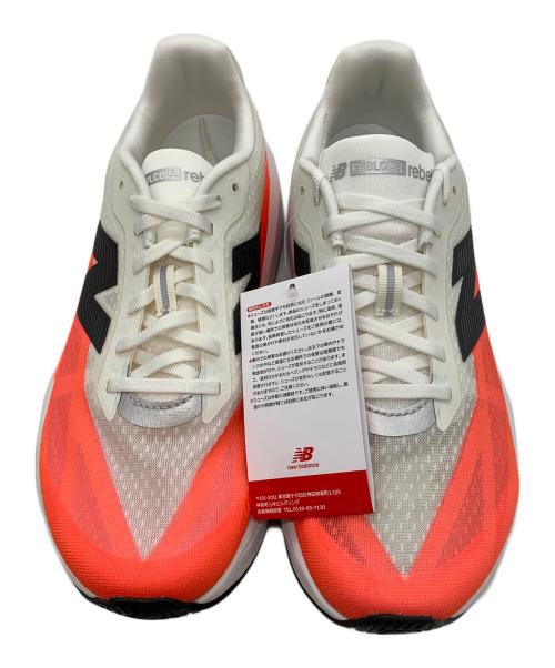 NEW BALANCE（ニューバランス）NEW BALANCE (ニューバランス) FuelCell Rebel v5 ホワイト×オレンジ サイズ:27 未使用品の古着・服飾アイテム