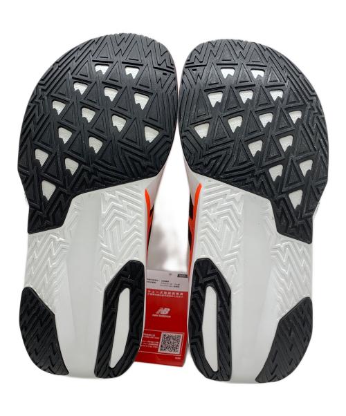 NEW BALANCE（ニューバランス）NEW BALANCE (ニューバランス) FuelCell Rebel v5 ホワイト×オレンジ サイズ:27 未使用品の古着・服飾アイテム