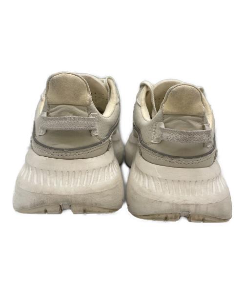 UGG（アグ）UGG (アグ) CA805 V2 ホワイト サイズ:23の古着・服飾アイテム