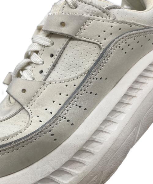 UGG（アグ）UGG (アグ) CA805 V2 ホワイト サイズ:23の古着・服飾アイテム