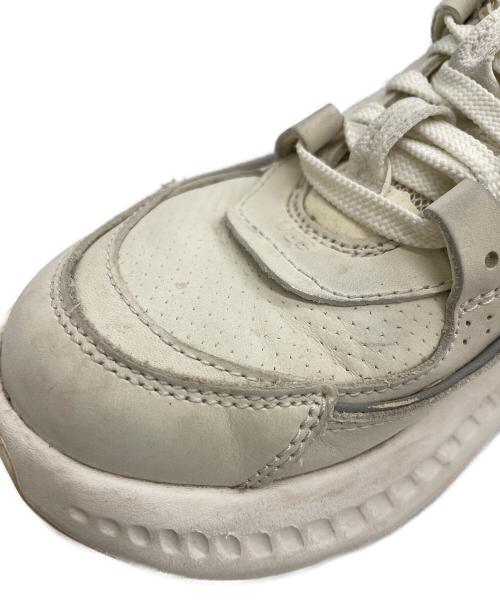 UGG（アグ）UGG (アグ) CA805 V2 ホワイト サイズ:23の古着・服飾アイテム
