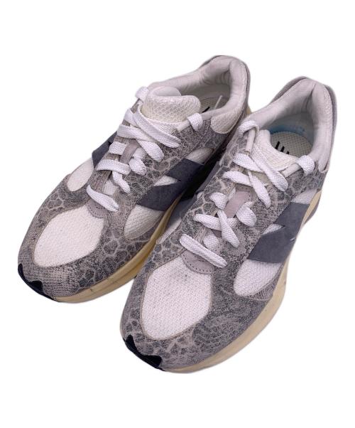 NEW BALANCE（ニューバランス）NEW BALANCE (ニューバランス) スニーカー グレー×ホワイト サイズ:27.5の古着・服飾アイテム