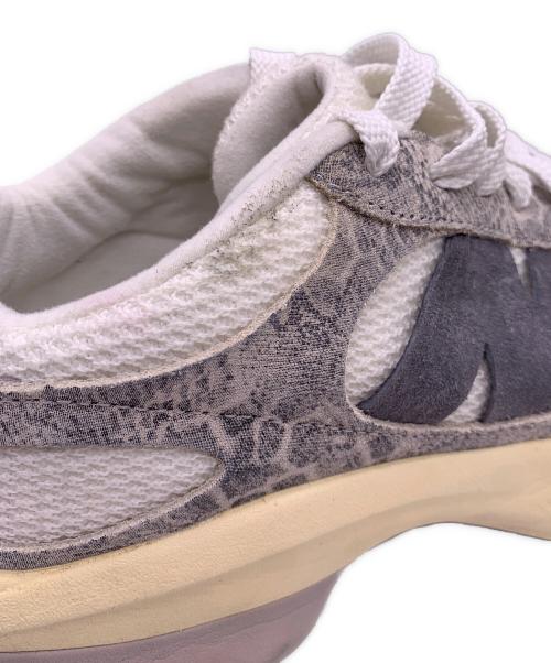 NEW BALANCE（ニューバランス）NEW BALANCE (ニューバランス) スニーカー グレー×ホワイト サイズ:27.5の古着・服飾アイテム