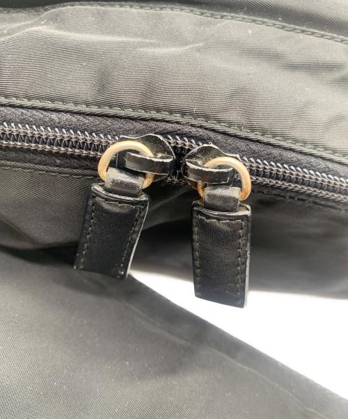 PRADA（プラダ）PRADA (プラダ) トライアングルナイロンボディバッグ ブラックの古着・服飾アイテム
