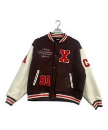 X-LARGE（エクストララージ）の古着「OG ロゴ バーシティ ジャケット」｜ベージュ×ブラウン