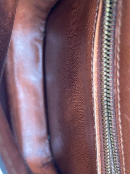 LOUIS VUITTON（ルイ ヴィトン）LOUIS VUITTON (ルイ ヴィトン) ショルダーバッグ ブラウンの古着・服飾アイテム