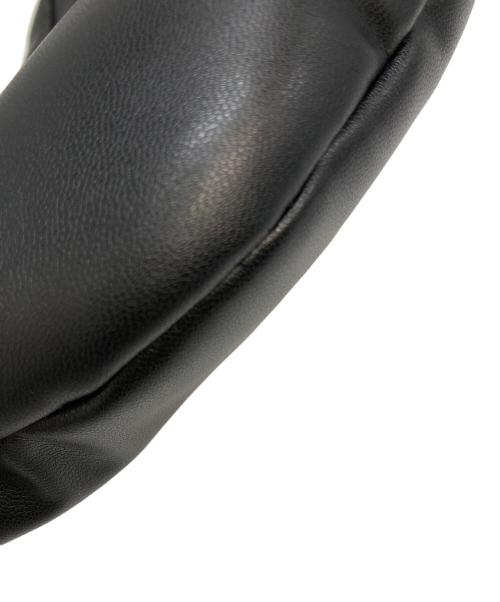 MM6 Maison Margiela（エムエムシックスメゾンマルジェラ）MM6 Maison Margiela (エムエムシックスメゾンマルジェラ) リバースロゴベルトバック　ショルダーバッグ ブラックの古着・服飾アイテム