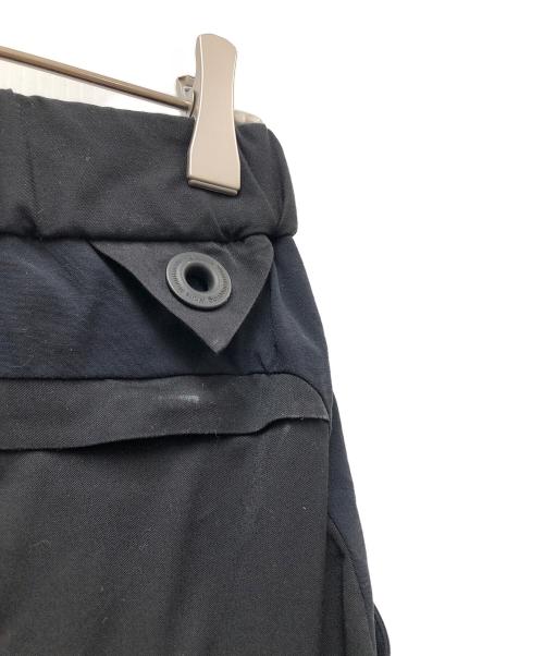 WHITE MOUNTAINEERING（ホワイトマウンテ二アニング）WHITE MOUNTAINEERING (ホワイトマウンテ二アニング) 3タックテーパードパンツ ブラック サイズ:1の古着・服飾アイテム