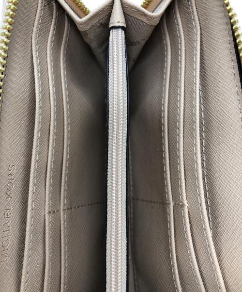 MICHAEL KORS（マイケル・コース）MICHAEL KORS (マイケルコース) ラウンドファスナー長財布 ベージュの古着・服飾アイテム