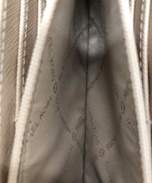 MICHAEL KORS（マイケル・コース）MICHAEL KORS (マイケルコース) ラウンドファスナー長財布 ベージュの古着・服飾アイテム