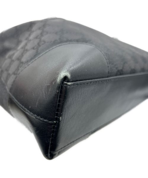 GUCCI（グッチ）GUCCI (グッチ) キャンバスショルダーバッグ ブラックの古着・服飾アイテム