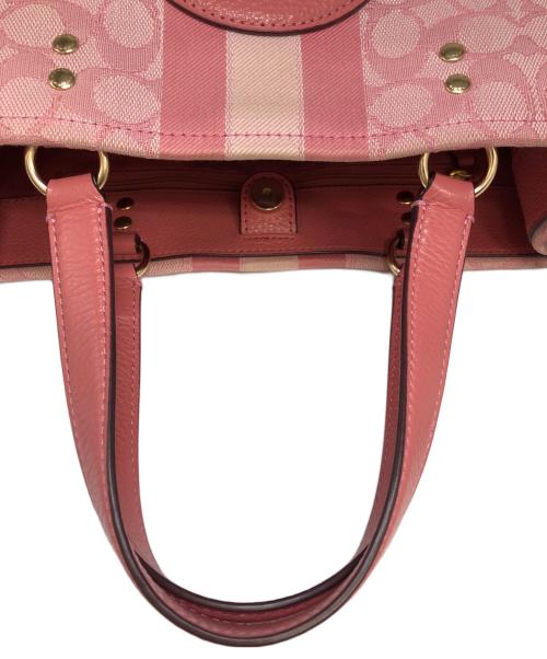 COACH（コーチ）COACH (コーチ) デンプシー キャリーオール　シグネチャー ピンクの古着・服飾アイテム