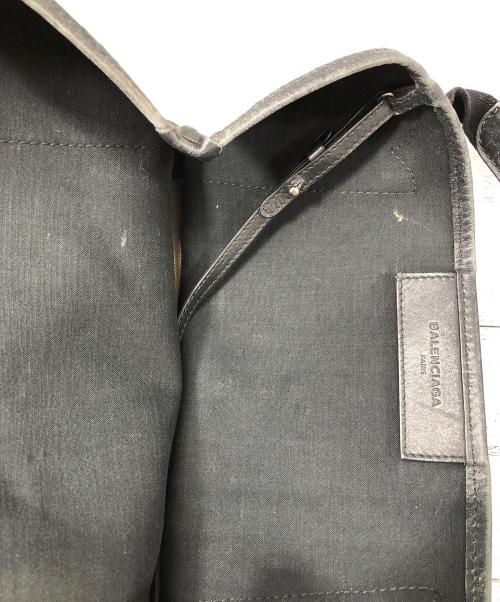 BALENCIAGA（バレンシアガ）BALENCIAGA (バレンシアガ) ネイビーカバスSトート アイボリー×ブラックの古着・服飾アイテム