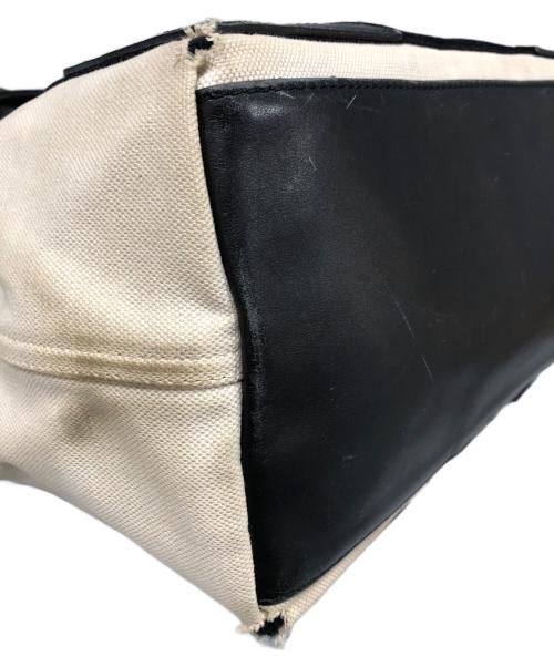 BALENCIAGA（バレンシアガ）BALENCIAGA (バレンシアガ) ネイビーカバスSトート アイボリー×ブラックの古着・服飾アイテム