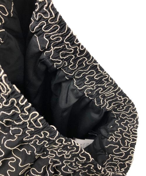 MAISON SPECIAL（メゾンスペシャル）MAISON SPECIAL (メゾンスペシャル) エンブロイダリーイージーワイドパンツ ブラック×ホワイト サイズ:Mの古着・服飾アイテム