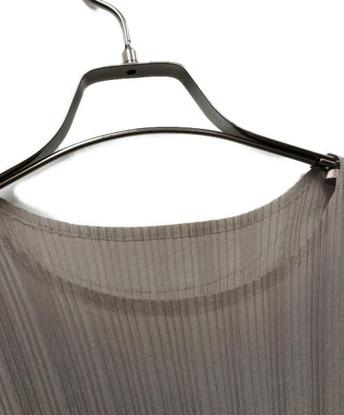 PLEATS PLEASE（プリーツプリーズ）PLEATS PLEASE (プリーツプリーズ) ラウンドネックプリーツカットソー ベージュ サイズ:3の古着・服飾アイテム