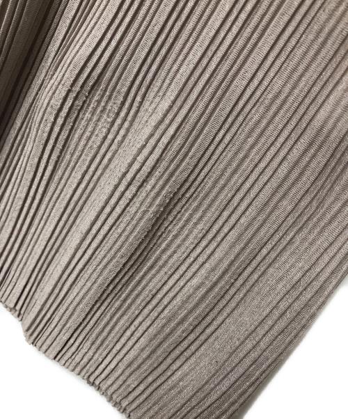 PLEATS PLEASE（プリーツプリーズ）PLEATS PLEASE (プリーツプリーズ) ラウンドネックプリーツカットソー ベージュ サイズ:3の古着・服飾アイテム