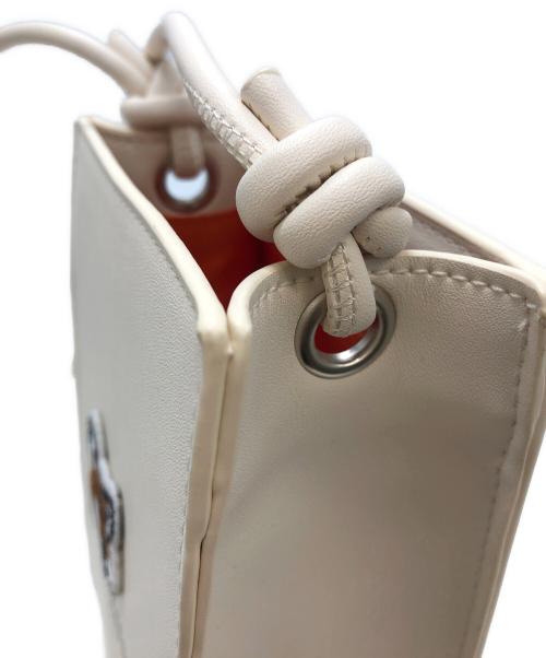 maison kitsune（メゾンキツネ）maison kitsune (メゾンキツネ) LANEIGE (ラネージュ) ショルダーポーチ アイボリーの古着・服飾アイテム