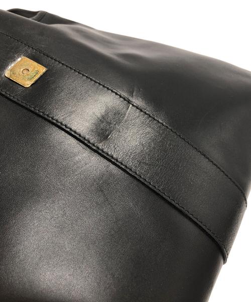 GUCCI（グッチ）GUCCI (グッチ) タイガーヘッドワンショルダーバッグ ブラックの古着・服飾アイテム