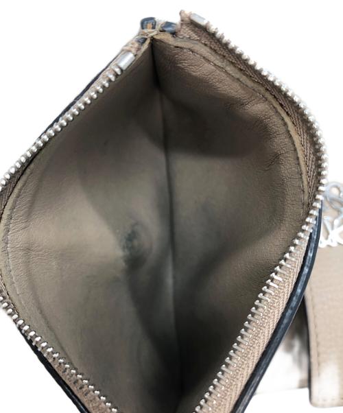 LOEWE（ロエベ）LOEWE (ロエベ) バーティカルウォレット　3つ折り財布 ベージュの古着・服飾アイテム