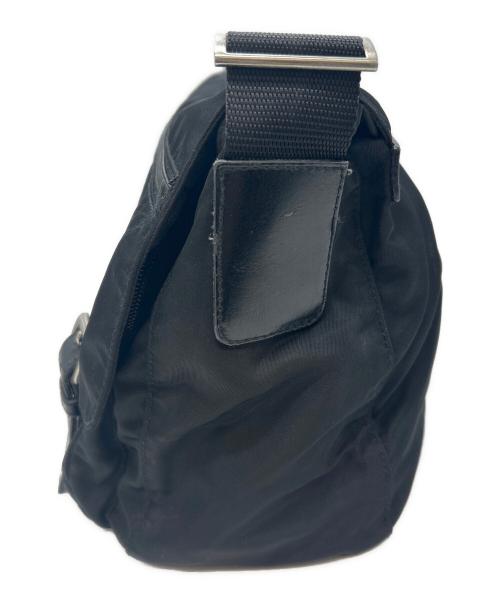 PRADA（プラダ）PRADA (プラダ) ナイロンメッセンジャーバッグ ブラックの古着・服飾アイテム