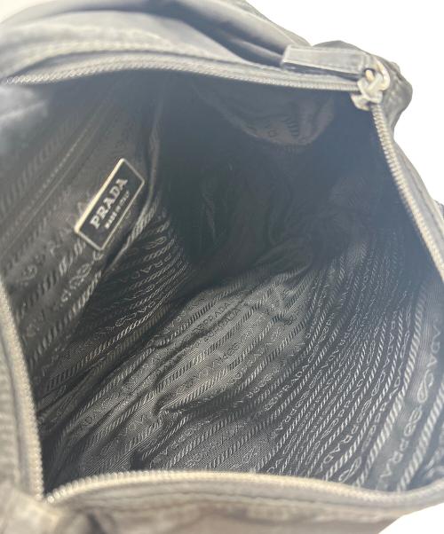 PRADA（プラダ）PRADA (プラダ) ナイロンメッセンジャーバッグ ブラックの古着・服飾アイテム