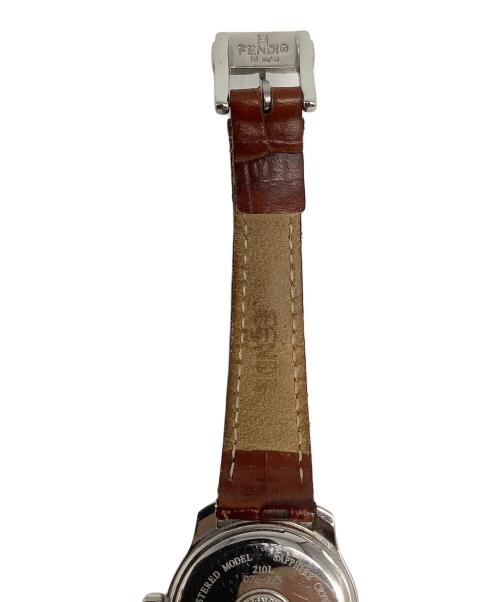 FENDI（フェンディ）FENDI (フェンディ) 腕時計 ベージュの古着・服飾アイテム