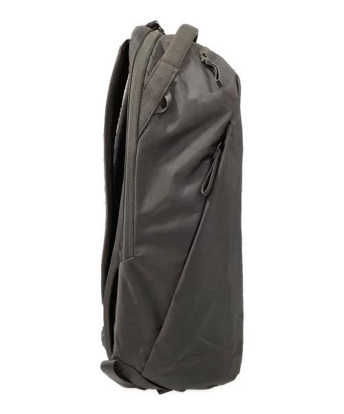 URTH（アーコウス）URTH (アーコウス) モジュラー型カメラ用デイリーバックパック24L ブラックの古着・服飾アイテム