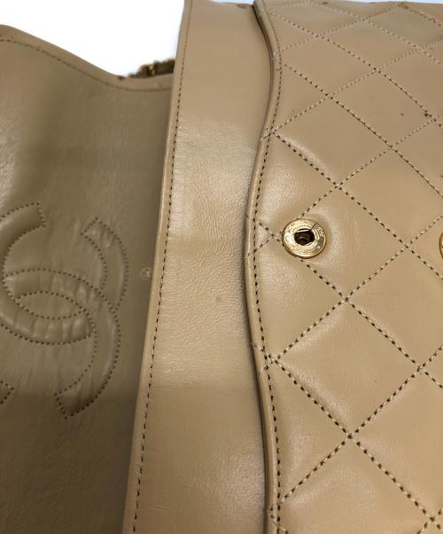 CHANEL（シャネル）CHANEL (シャネル) マトラッセ　ダブルチェーンショルダーバッグ ベージュの古着・服飾アイテム