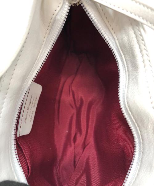 Salvatore Ferragamo（サルヴァトーレ フェラガモ）Salvatore Ferragamo (サルヴァトーレ フェラガモ) ガンチーニショルダーバッグ ホワイト×ピンクの古着・服飾アイテム