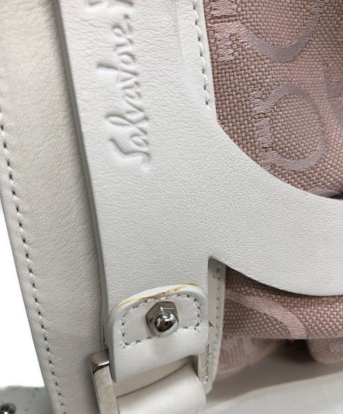 Salvatore Ferragamo（サルヴァトーレ フェラガモ）Salvatore Ferragamo (サルヴァトーレ フェラガモ) ガンチーニショルダーバッグ ホワイト×ピンクの古着・服飾アイテム