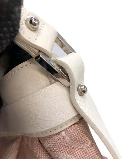 Salvatore Ferragamo（サルヴァトーレ フェラガモ）Salvatore Ferragamo (サルヴァトーレ フェラガモ) ガンチーニショルダーバッグ ホワイト×ピンクの古着・服飾アイテム