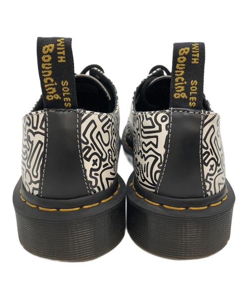 Dr.Martens（ドクターマーチン）Dr.Martens (ドクターマーチン) Keith Haring (キースヘリング) 3ホールブーツ ブラック×ホワイト サイズ:UK4の古着・服飾アイテム