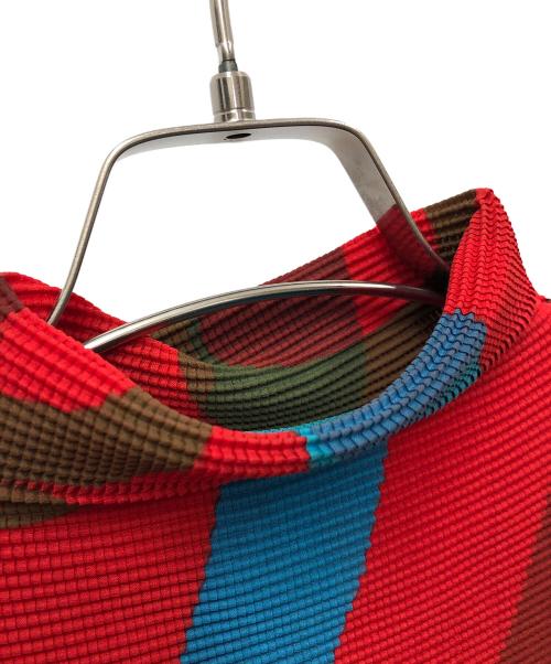 me ISSEY MIYAKE（ミーイッセイ ミヤケ）me ISSEY MIYAKE (ミーイッセイ ミヤケ) 半袖カットソー レッド サイズ:不明の古着・服飾アイテム