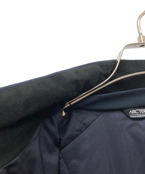 ARC'TERYX（アークテリクス）ARC'TERYX (アークテリクス) ATOM AR HOODY ネイビー サイズ:Mの古着・服飾アイテム